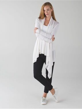 Lululemon Universal Wrap in Heathered Cream White
